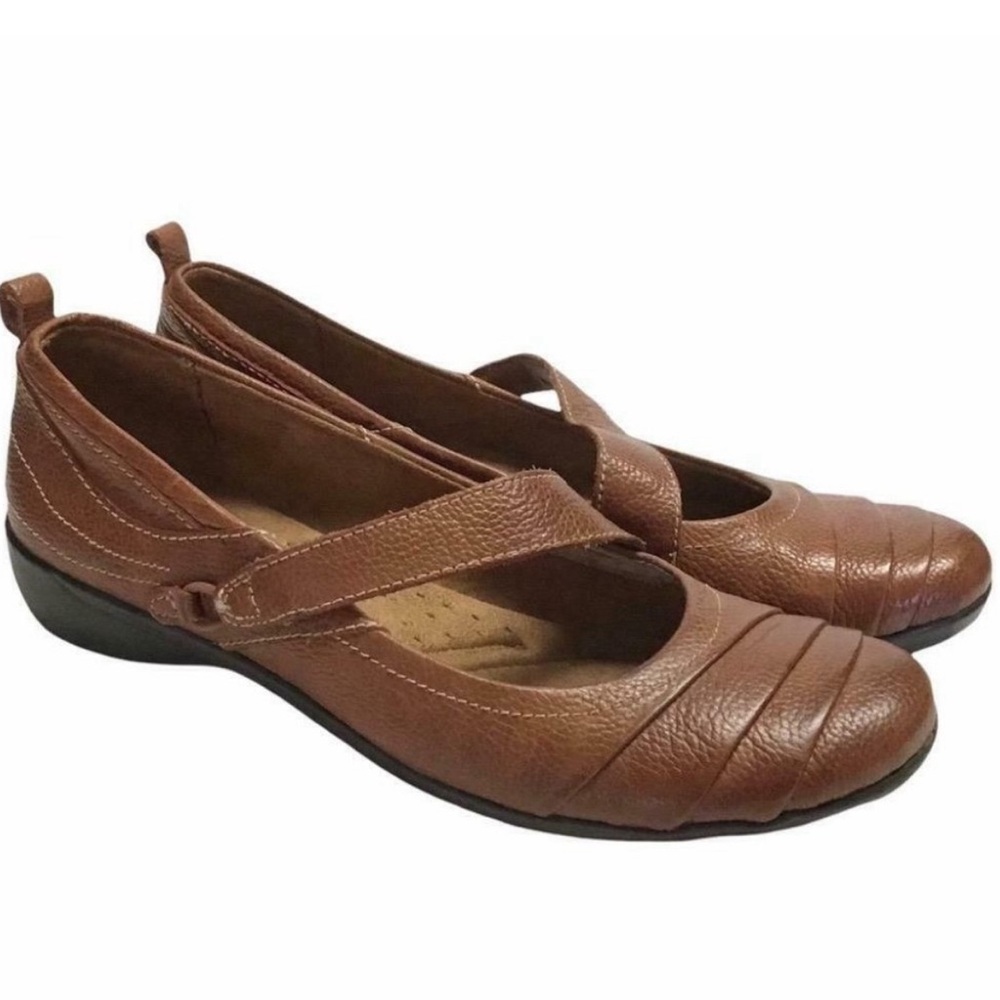 Naturalizer’s genuine leather shoes in a beautiful brown shade Size 7